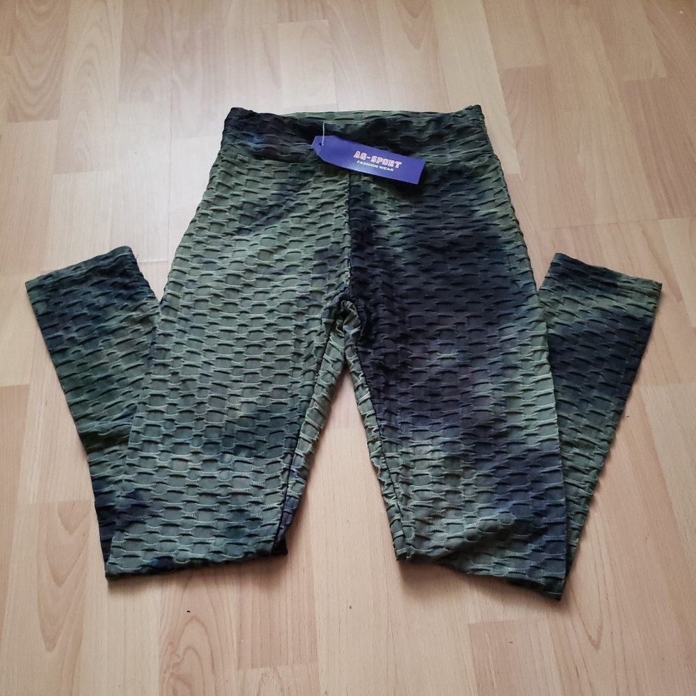 AQ Sports size Medium Green Black leggings